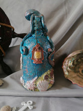 Charger l'image dans la galerie, "Octopus" Bouteille mixed media artisanal ( pièce unique )