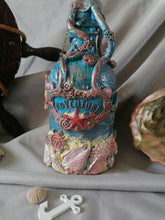 Charger l'image dans la galerie, "Octopus" Bouteille mixed media artisanal ( pièce unique )