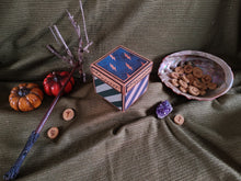 Charger l'image dans la galerie, La Messagère Mystère – Boîte à explosion enchantée (pièce unique)