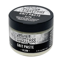 Charger l'image dans la galerie, Distress Grit Paste Glow - Pâte texturée phosphorescente Tim Holtz 88,7ml (TSHK84464)