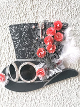 Charger l'image dans la galerie, "Bête de tête" – Chapeau décoratif steampunk romantique ( pièce unique)