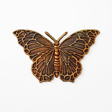 Charger l'image dans la galerie, Moule silicone Majestic Butterfly rendu doré - Cosmic Shimmer by Katy Sue (CE0147-CS)
