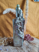 Charger l'image dans la galerie, 👁️ La Sentinelle des Mondes – Bouteille Altérée (Collection Disturbing)
