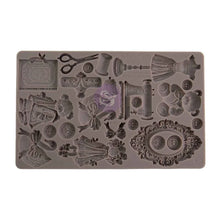 Charger l'image dans la galerie, Moule silicone Buttons &amp; Keepsakes Prima Marketing Frank Garcia 982430 - moule verso
